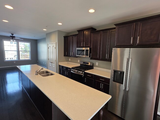 Foto del edificio - 629 Quarterpath Way