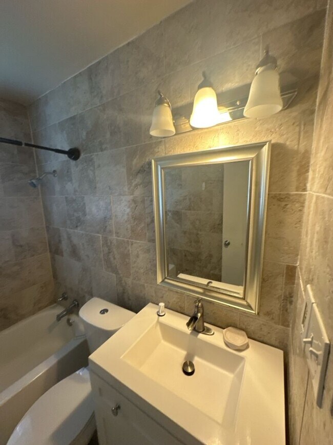 Foto del edificio - AVAILABLE MID JUNE; APPLY TODAY ON OUR WEBSITE!!!