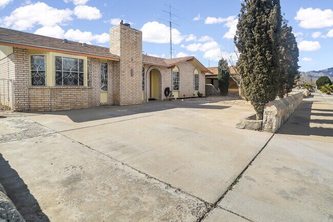 Foto del edificio - 5664 Longview Dr