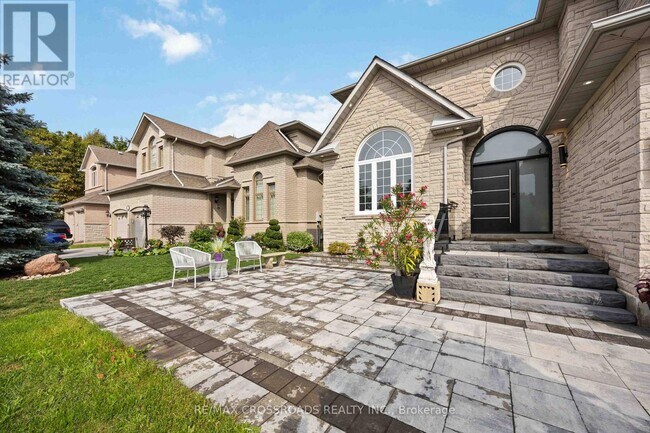 Building Photo - 50 Grandlea Crescent