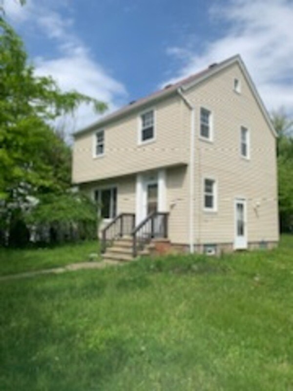 Building Photo - 973 Whitby Rd