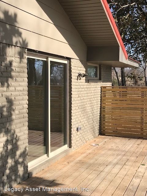 Building Photo - 3 br, 3 bath House - 895 S. Lake Road