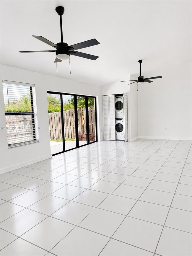 Building Photo - 3204 San Remo Cir