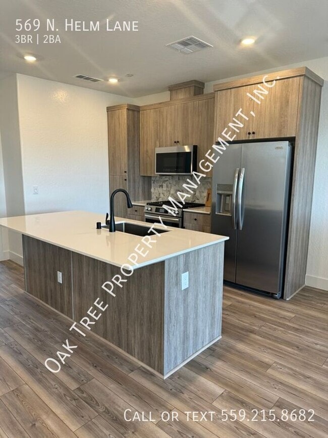 Foto del edificio - 569 N Helm Ln