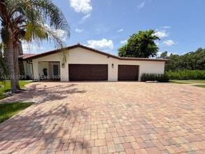 Building Photo - 10950 SW 40 Ct