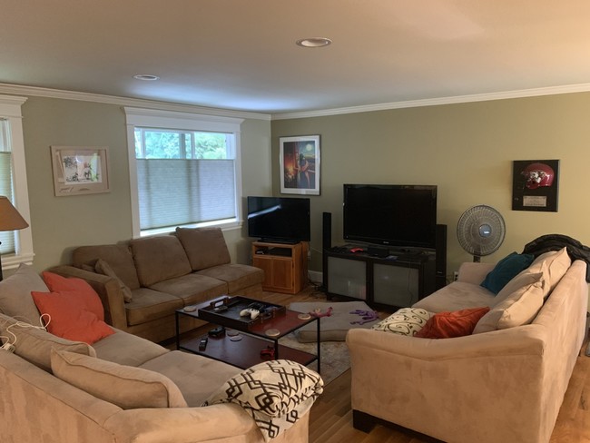 Foto del edificio - 821 209th Ave NE