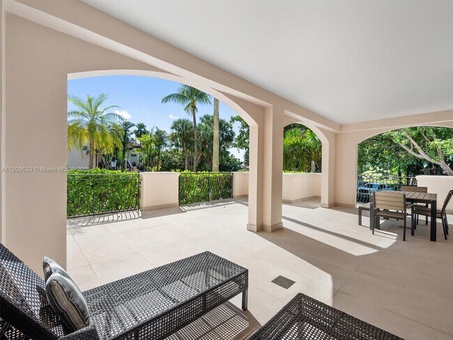 Foto del edificio - 19116 Fisher Island Dr