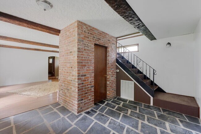 Foto del edificio - FOUR BEDROOM CHARMER WITH ADU IN CASTLE ROCK