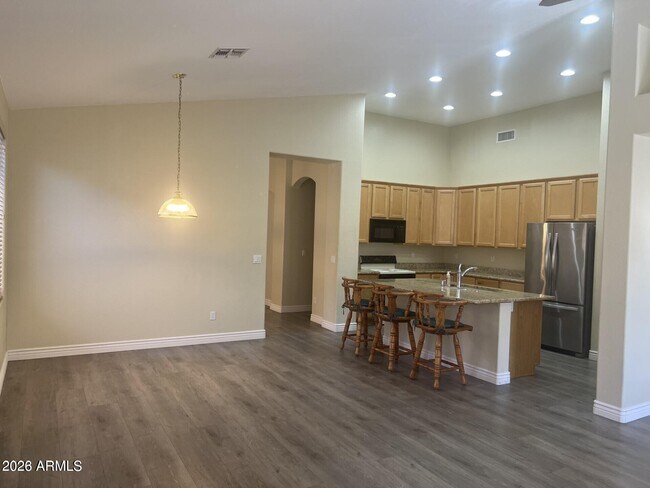 Foto del edificio - 7033 W Irma Ln
