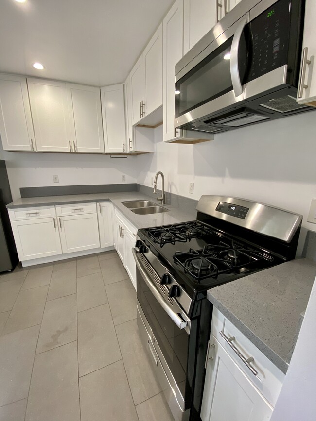 Kitchen ALL NEW - 7284 1/2 Fountain Ave