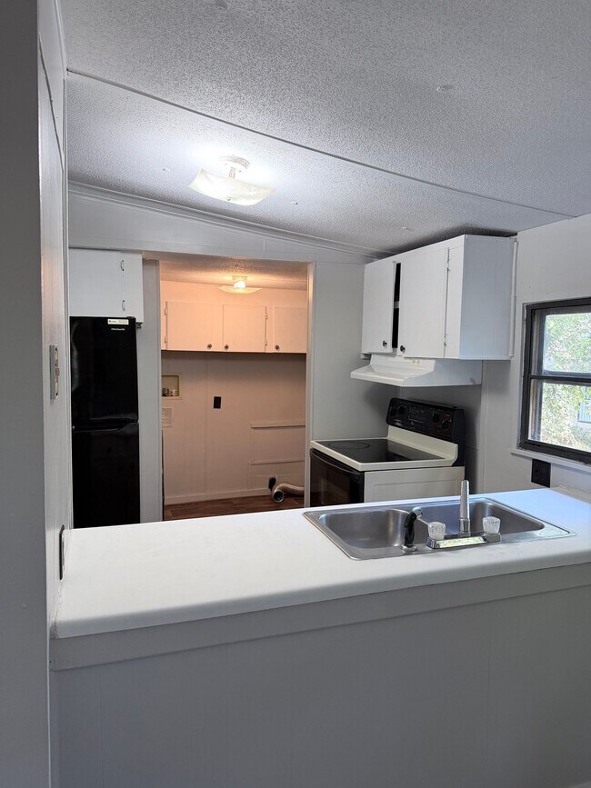 Building Photo - 226 Adkins Cir