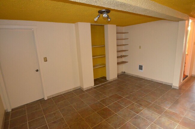 Foto del edificio - 1140 Shorewood Dr