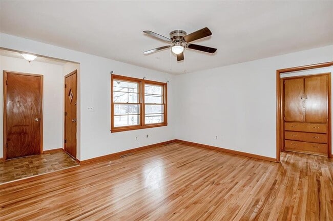 Building Photo - 415 Hillcrest Ave