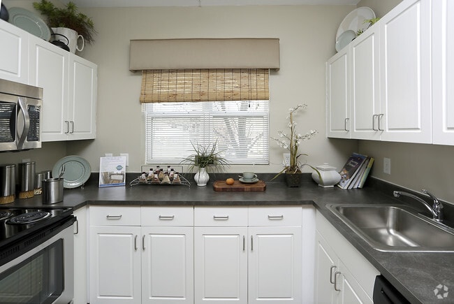 Interior Photo - Sofi Danvers