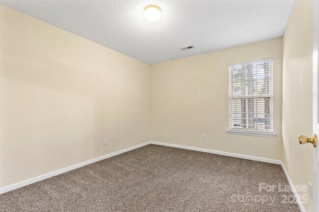 Foto del edificio - 3834 Thomas Ridge Dr