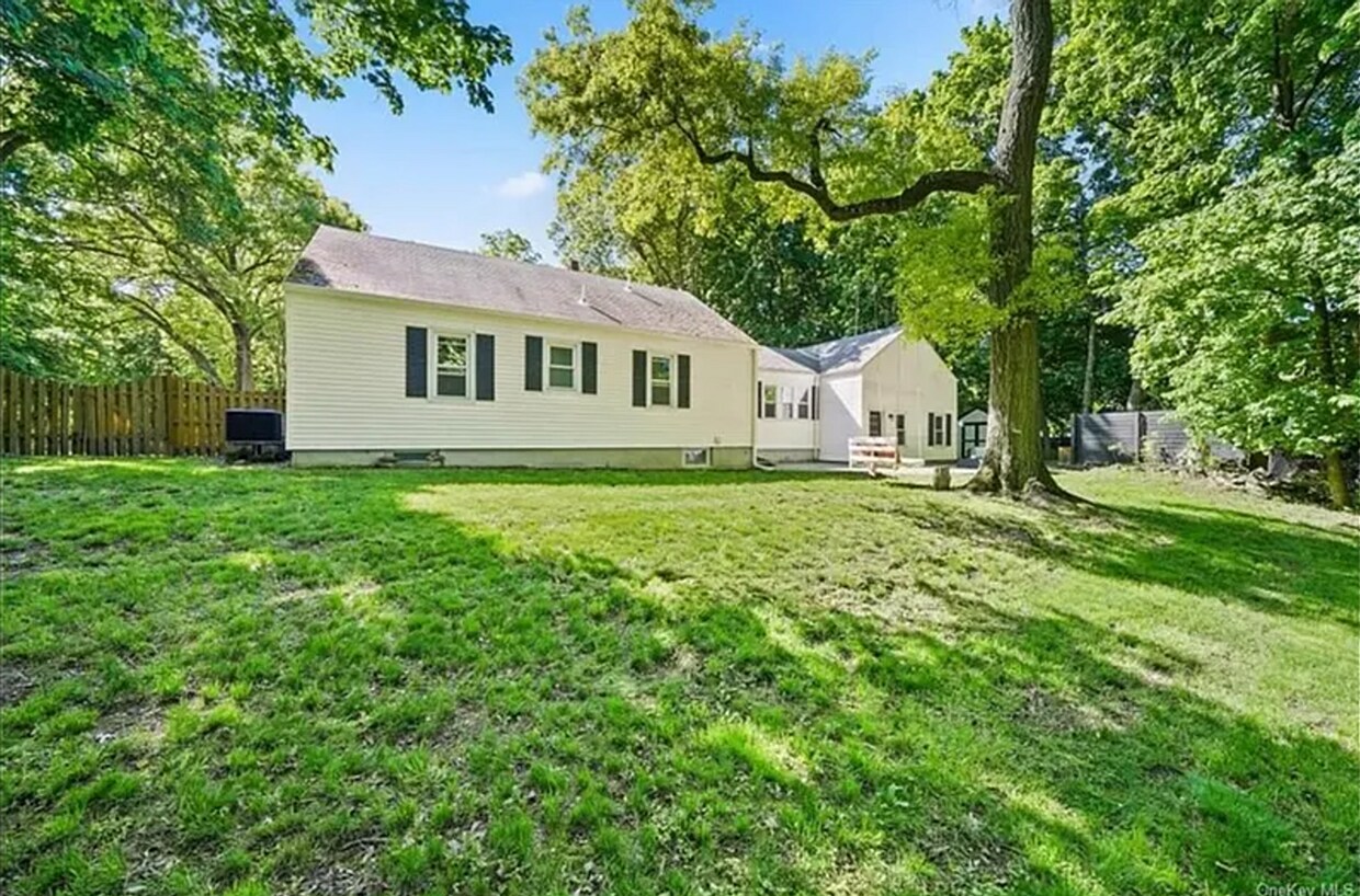 Foto principal - For Rent in Beacon, NY – Spacious 3BR/2BA ...