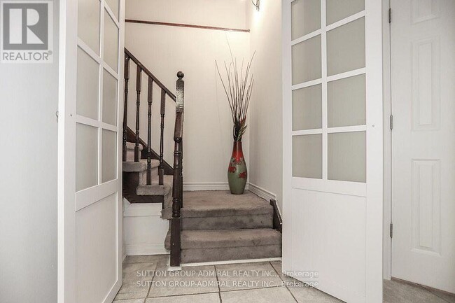 Building Photo - 132 Larratt Ln