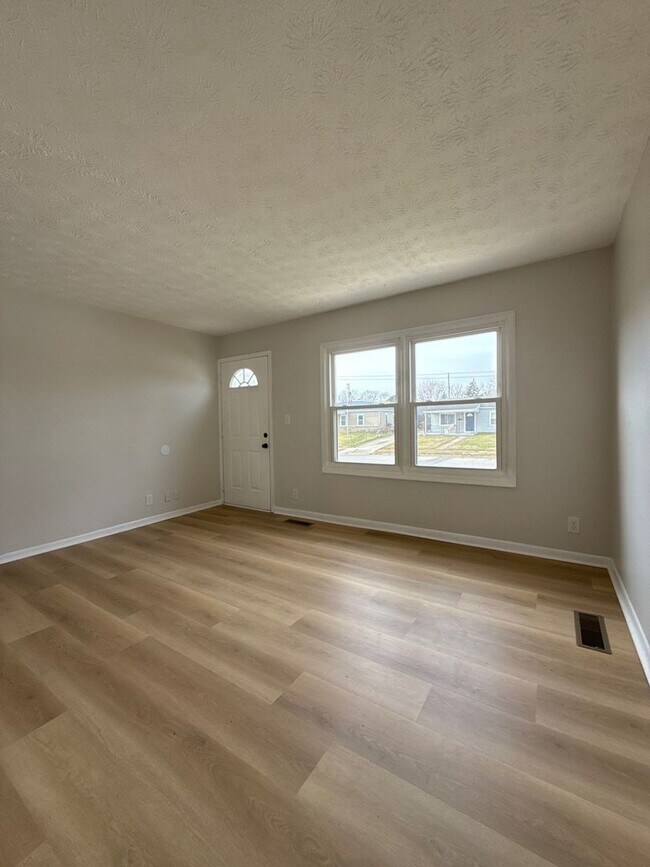 Foto del edificio - Beautifully Updated 3BR Home w/ Fenced Yard & 2-Car Garage