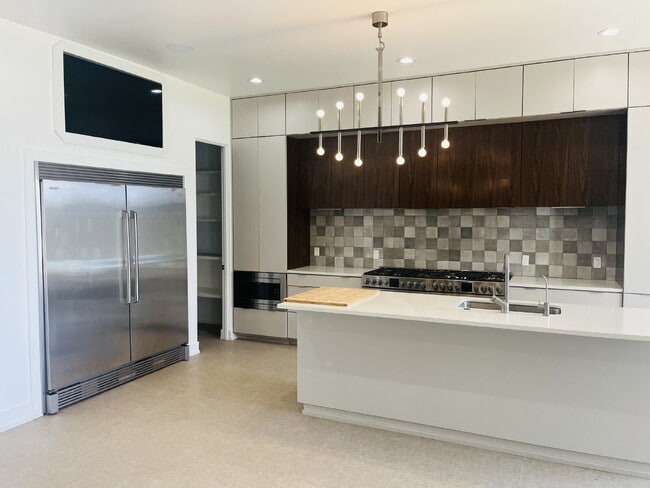 Building Photo - Beautiful 2020 Parade Home in Escondido Ranch