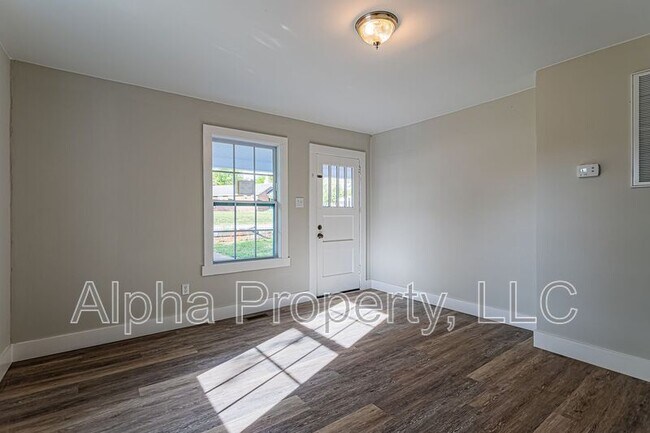 Foto del edificio - 741 Anderson Dr