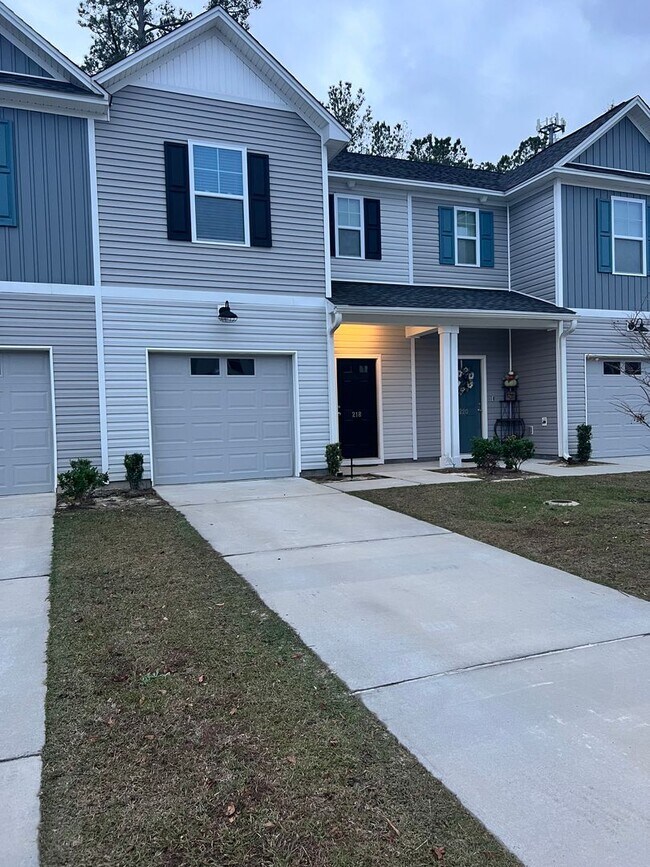 Foto del edificio - 3 Bedroom/2.5 Bath Townhome in Lakeview Co...