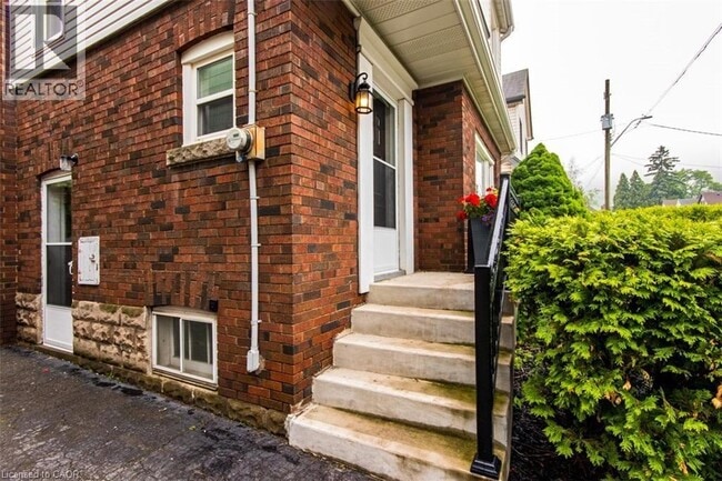 Building Photo - 19 Gilmour Pl