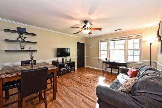 Foto del edificio - 501 Wakefield Dr