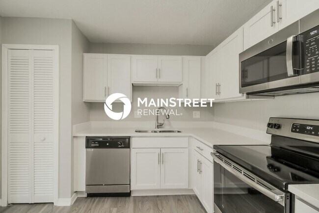 Foto del edificio - 2 Bedroom Pet-Friendly Home in Palm Bay, FL with Main Street Renewal