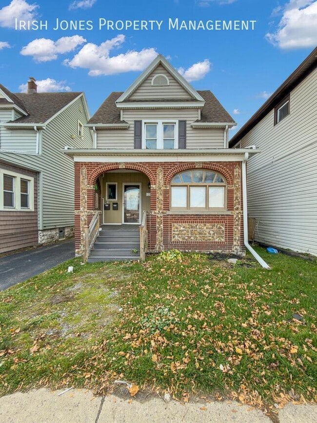 Building Photo - 2829 South Park Ave