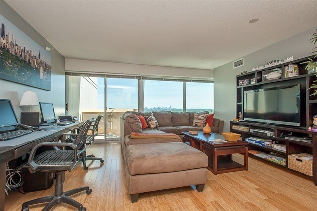 Foto principal - 1720 Maple Ave