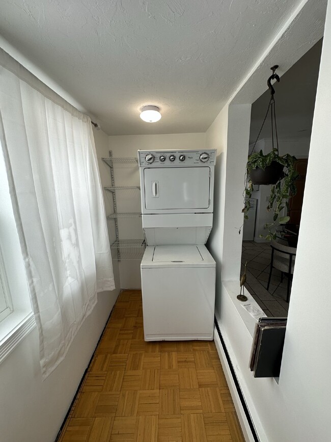 Foto del edificio - Luxurious 2 Bed, 2 Bath Rental on Lake Qui...