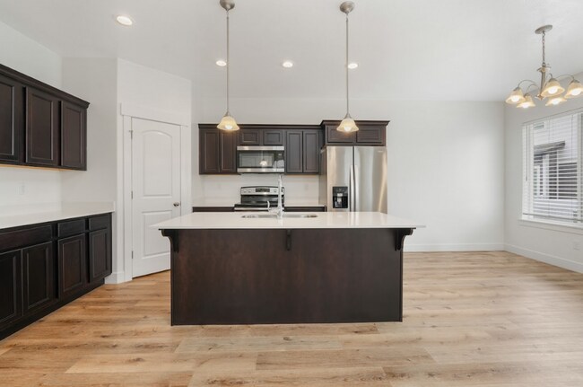 Building Photo - Now Leasing: 4-Bed, 2.5-Bath Home in Viney...