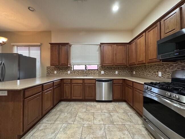 Foto del edificio - 4BR/3BA/2.5CG, 2534 sq.ft. rental with DEN in Sierra Vista, AZ