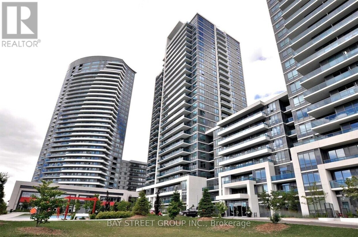 Photo principale - 7165-7165 Yonge St