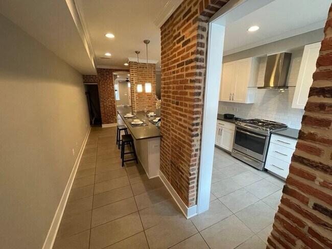 Photo - 2104 Cambridge St Townhome