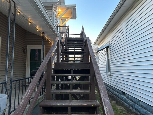 Building Photo - 123 Walker St