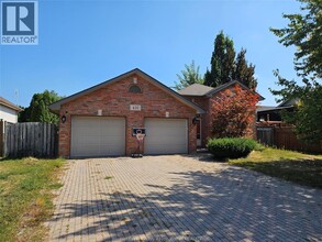 Building Photo - 435 Menard Ln