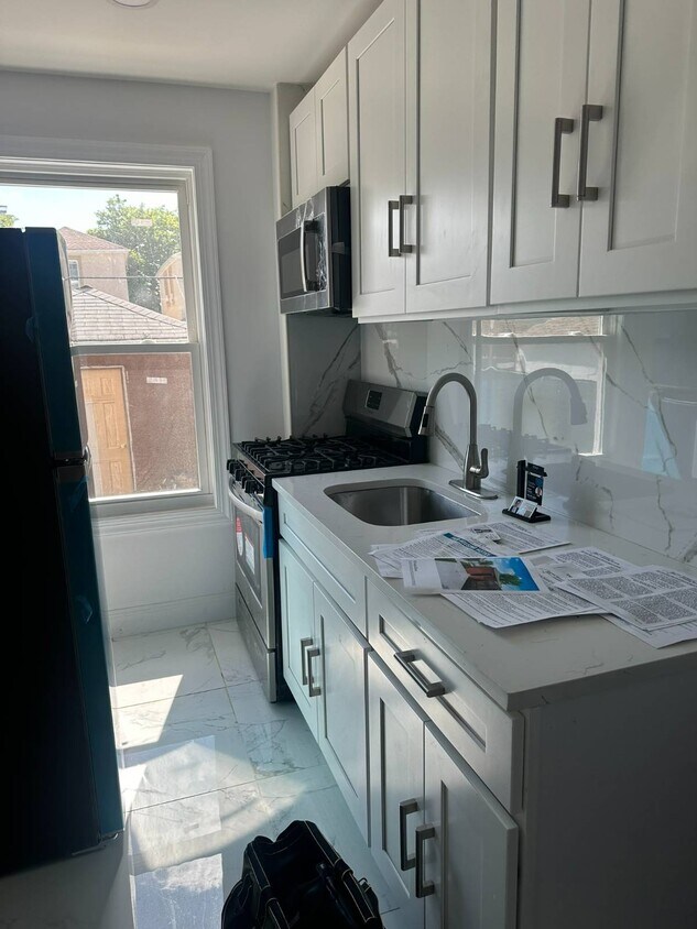 Foto principal - 1245 Troy Ave