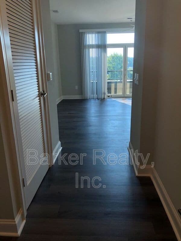 Building Photo - 414 S White St