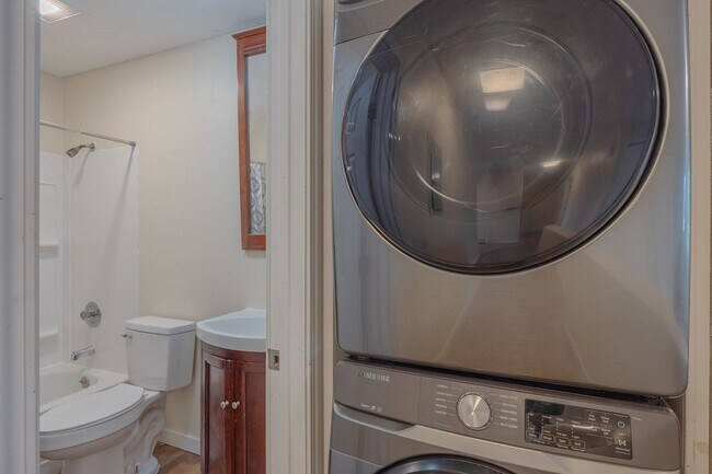 Foto del edificio - 2126 Rickert St