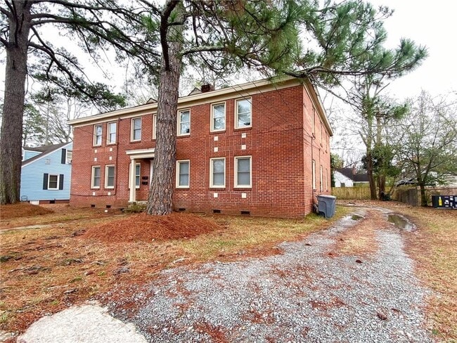 Building Photo - 210 E 16th St