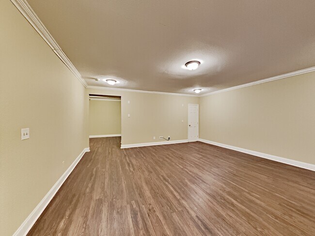 Building Photo - 302 Forest Bend Drive