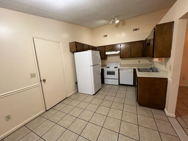 Building Photo - House for Rent