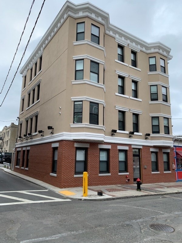 Building Photo - 16 5th St