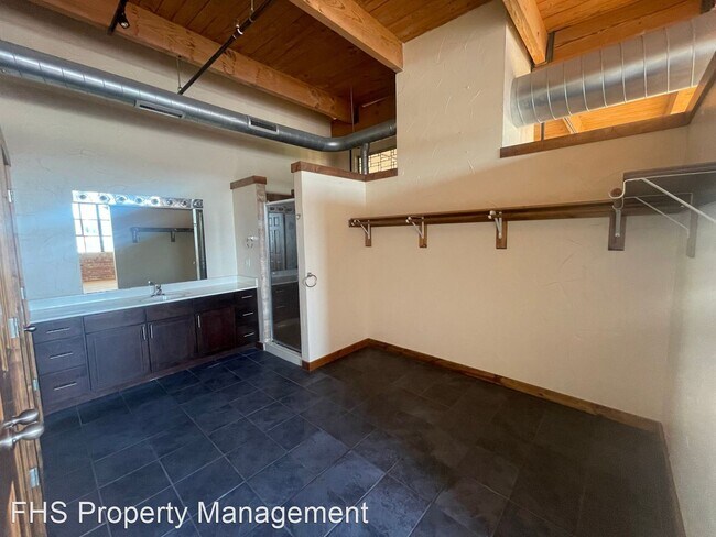 Building Photo - 1 br, 1 bath House - 601 N National #306