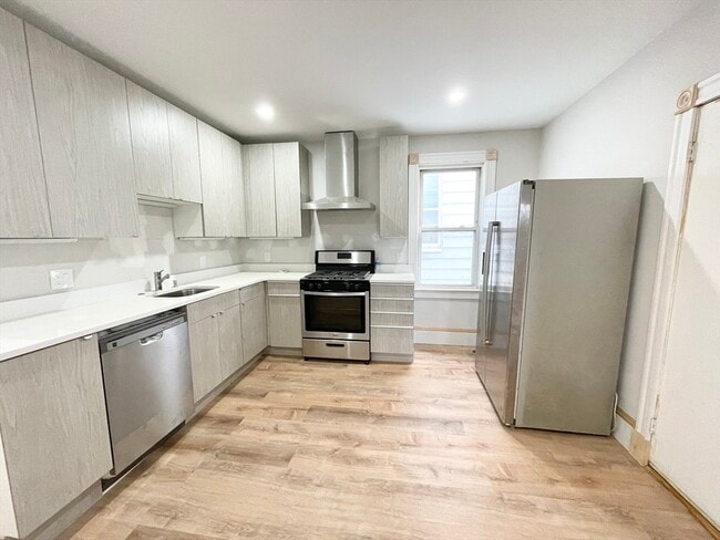 Building Photo - 10 Wave Ave