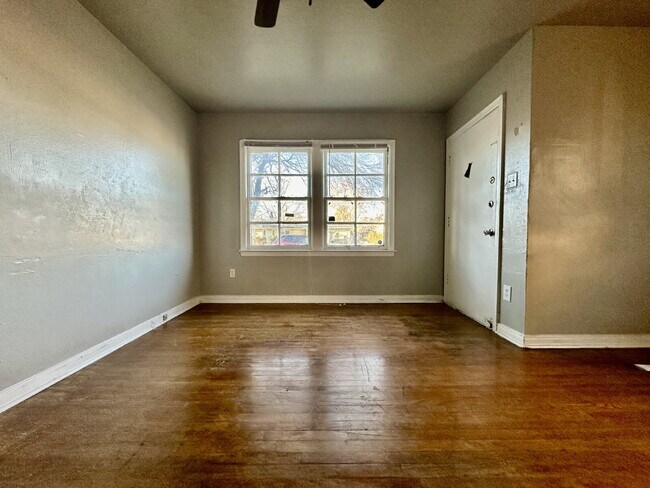 Foto del edificio - Cozy 1/1 with Private Yard, Close to TTU