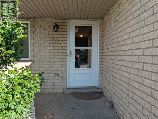 Photo du bâtiment - 129 Doyle Dr