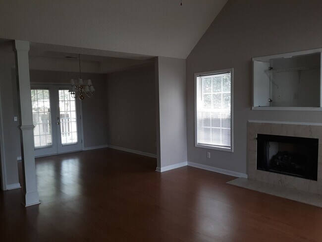 Foto del edificio - Charming Home in Northeast Columbia - Less...