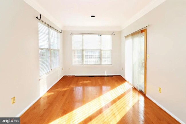 Foto del edificio - 8731 Farnham Way